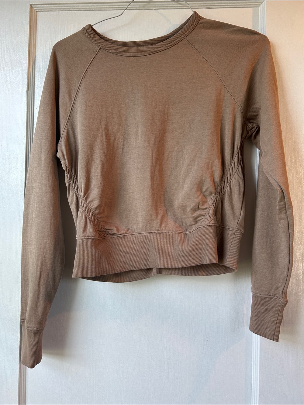 Athleta Sundown Sweatshirt
Puckered Long Sleeve Pullover
Brown Beige Size XS